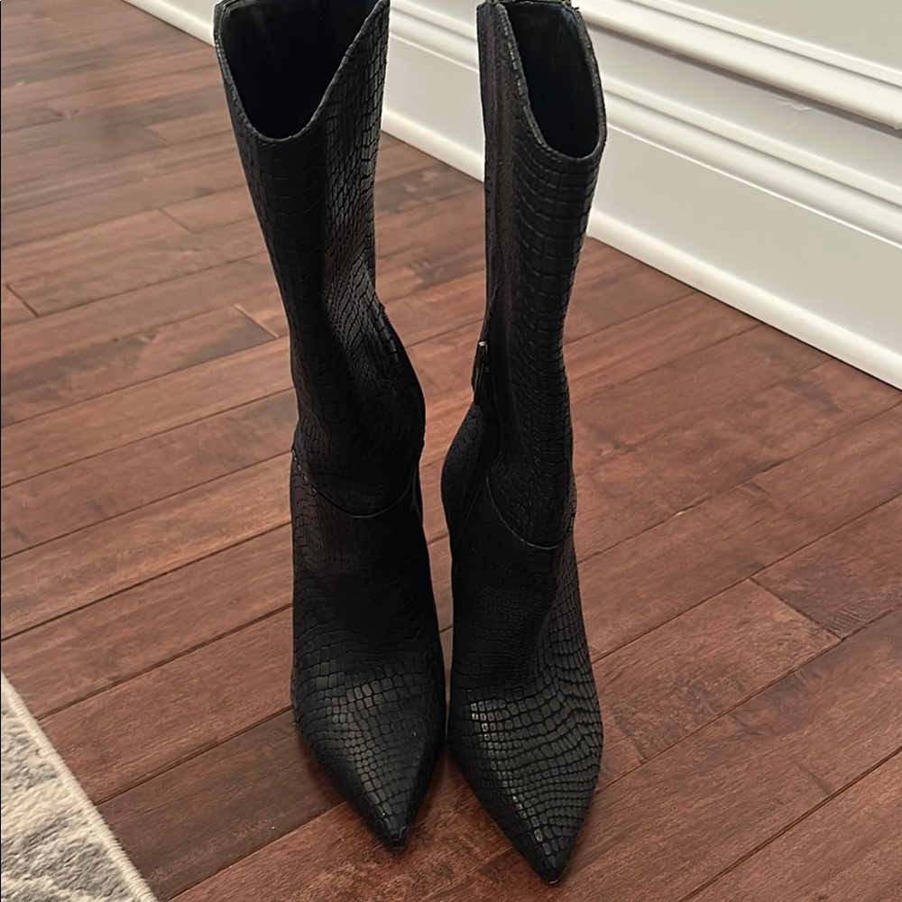 Elegant Black Croc-Embossed Women's Boots